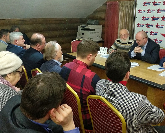 В штабе Воронежской "РОДИНЫ" состоялась презентация книги "Почва и крона"