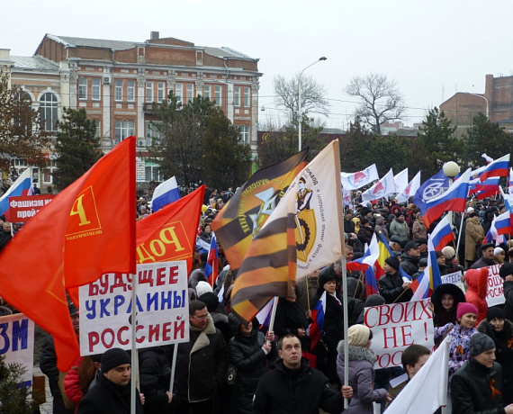 Родинцы Новочеркасска вышли на митинг в поддержку Крыма