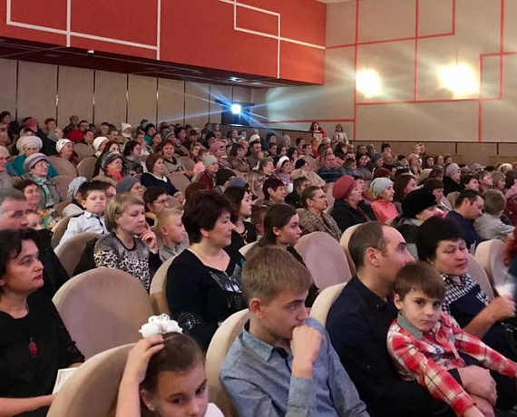 Депутат Госдумы Алексей Журавлев поздравил верхнехавцев с Днем матери