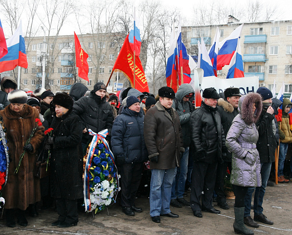 23 февраля пензенские родинцы возложили цветы и венки к памятнику Победы