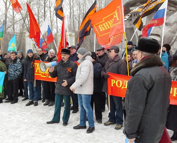 Партийцы Челябинска провели праздничный митинг в Саду Победы