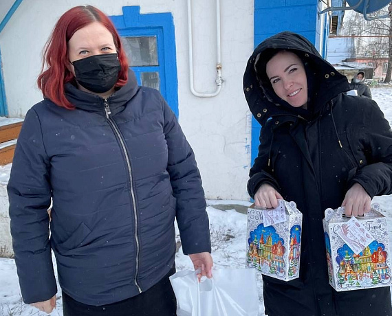 Команда Журавлева продолжает вручать новогодние подарки детям в Тамбовской области