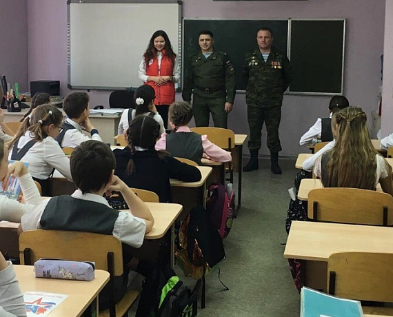 Самарская "РОДИНА" приняла участие в проведении в школах областного центра Уроков мужества