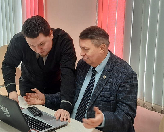 Челябинские родинцы посетили региональный Штаб по контролю и наблюдению за выборами