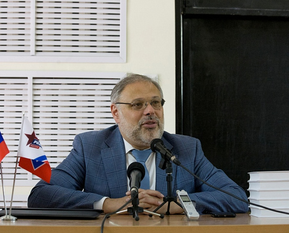 Михаил Хазин в Новосибирске встретился с преподавателями и студентами