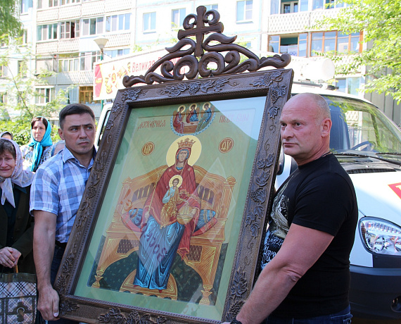 Самарская "РОДИНА" передала в дар церкви икону Божией Матери "Державная"