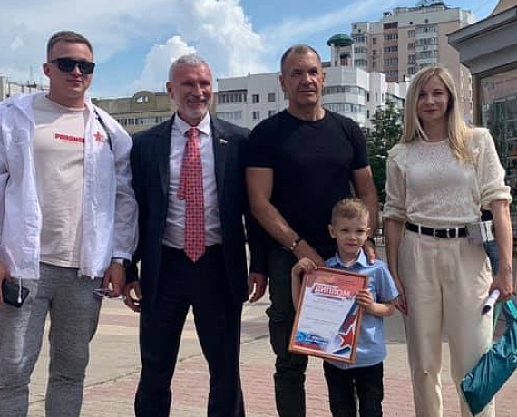 Журавлев и Шугалей наградили победителей фотоконкурса, приуроченого ко Дню России