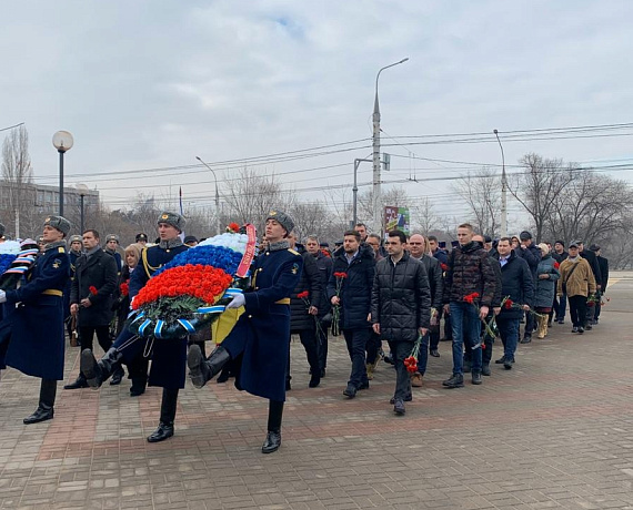 Делегация Воронежской "РОДИНЫ" возложила венок к Вечному огню накануне Дня защитника Отечества