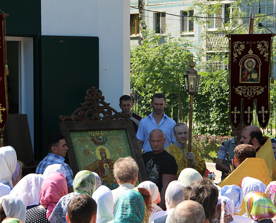 Самарская "РОДИНА" передала в дар церкви икону Божией Матери "Державная"