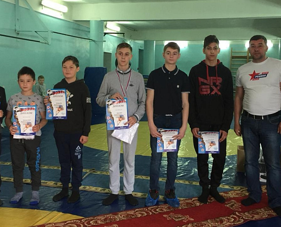 Новосибирские партийцы провели  ежегодные соревнования по общефизической подготовке среди детей и подростков
