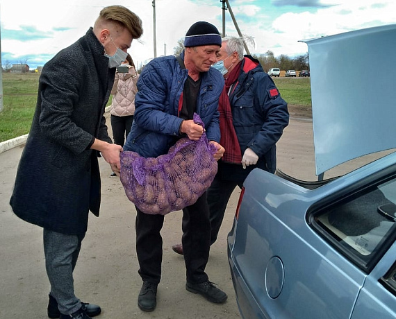 Воронежская "РОДИНА" поздравила проживающих и сотрудников дома-интерната с Пасхой