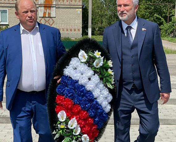 Журавлев отметил реализацию нацпроекта "Образование" в селе Петровское