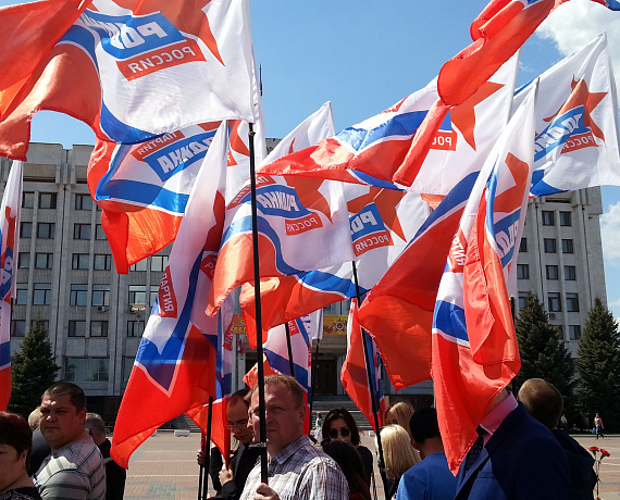 Самарские партийцы возложили цветы к Вечному огню