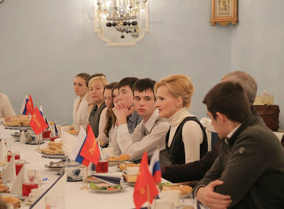 Алексей Журавлёв принял в Госдуме детей с Донбасса, 09.02.2015