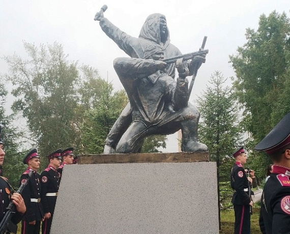 Новосибирская "РОДИНА" помогла с установкой памятников героям-барабинцам