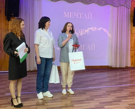 Елена Иванова посетила детский дом, где были подведены итоги годового конкурса