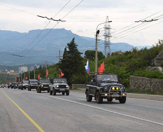 Патриоты организовали автопробег в Алуште