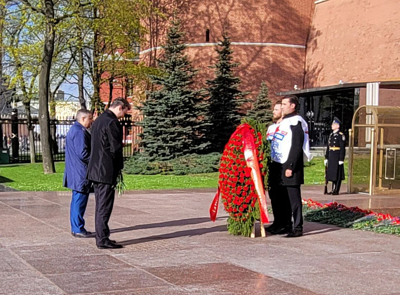 Соратники партии "РОДИНА" возложили венки и цветы к Могиле Неизвестного Солдата, 06.05.2022