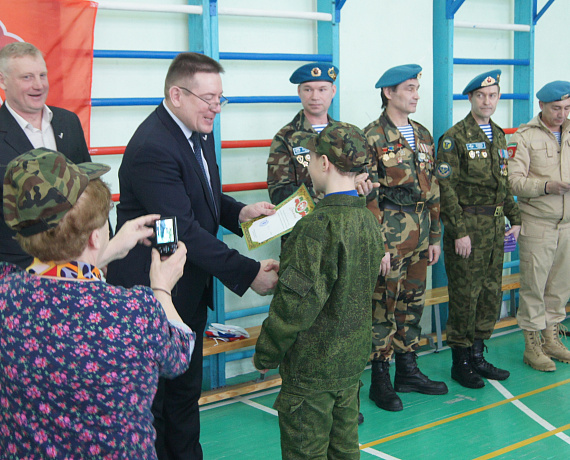 Казанские партийцы провели серию уроков мужества для молодых россиян