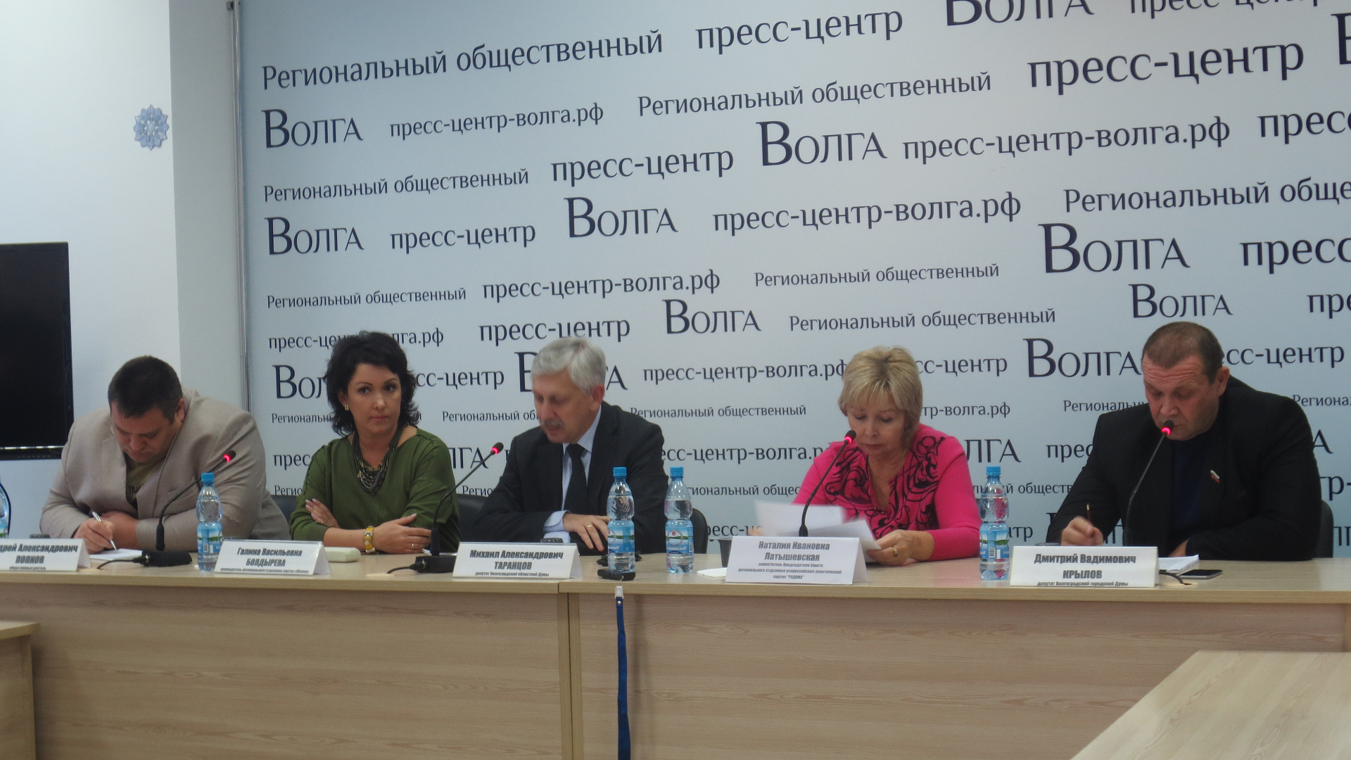 Партийцы пообщались с журналистами, политиками и общественными деятелями Волгограда