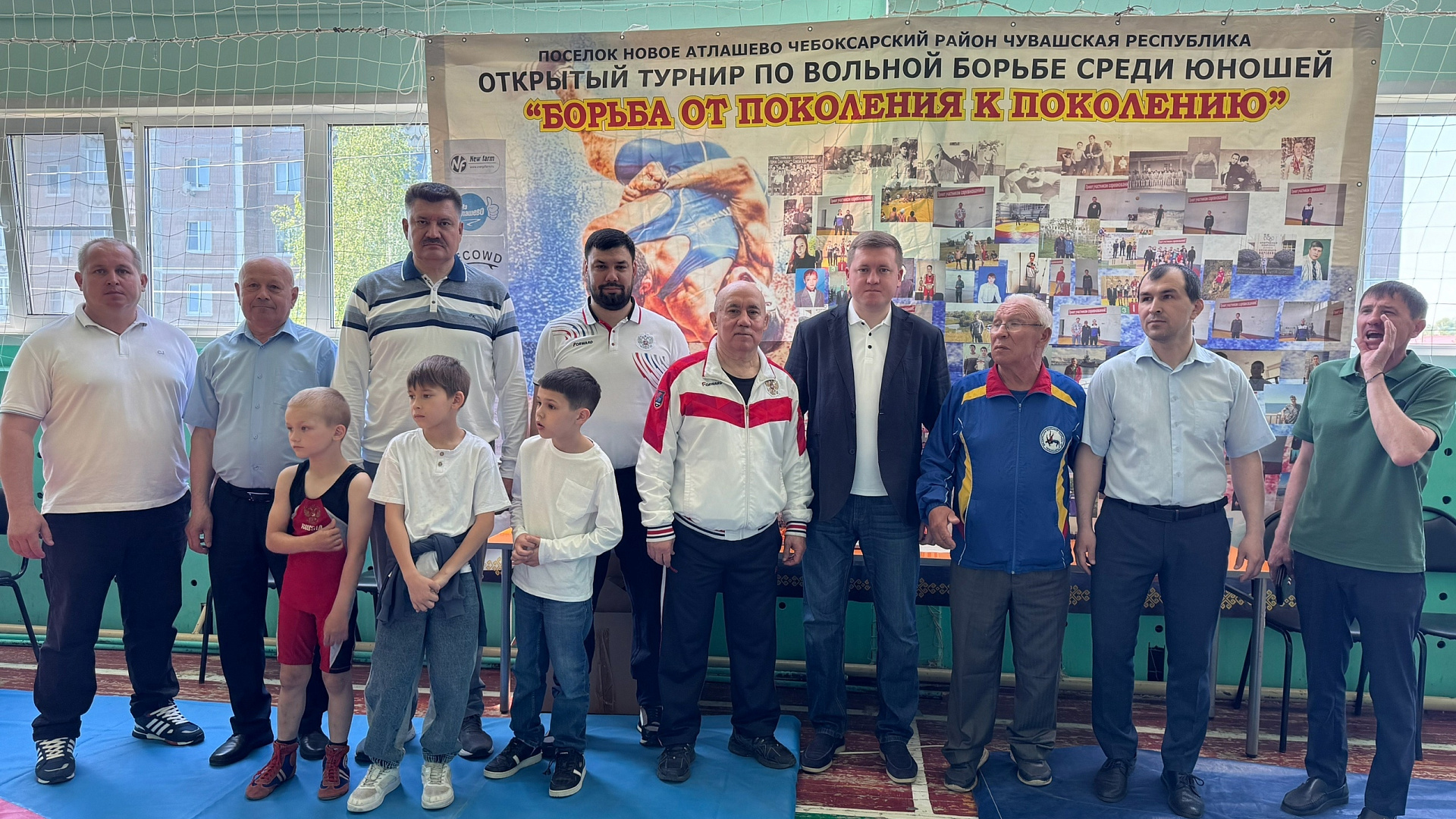 Владимир Михайлов поприветствовал участников открытого турнира по вольной борьбе среди юношей и юниоров «Борьба от поколения к поколению»