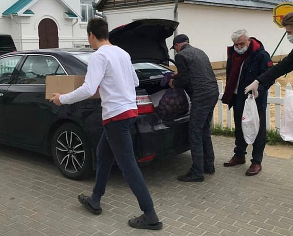 Воронежская "РОДИНА" передала воспитанникам приюта пасхальные подарки