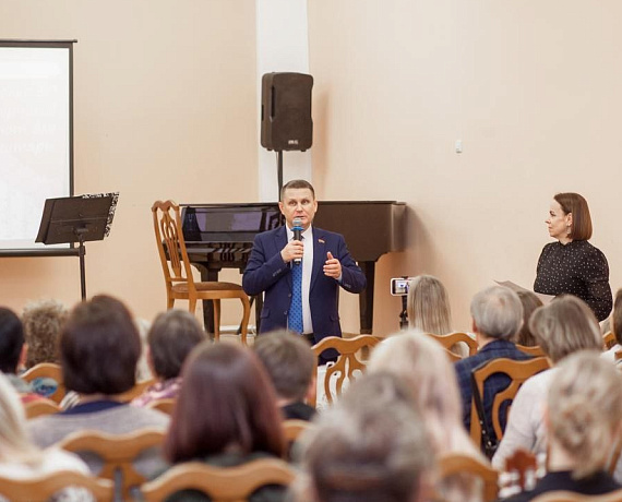 Геннадий Селебин приветствовал участников встречи гитаристов Беларуси и Брянщины