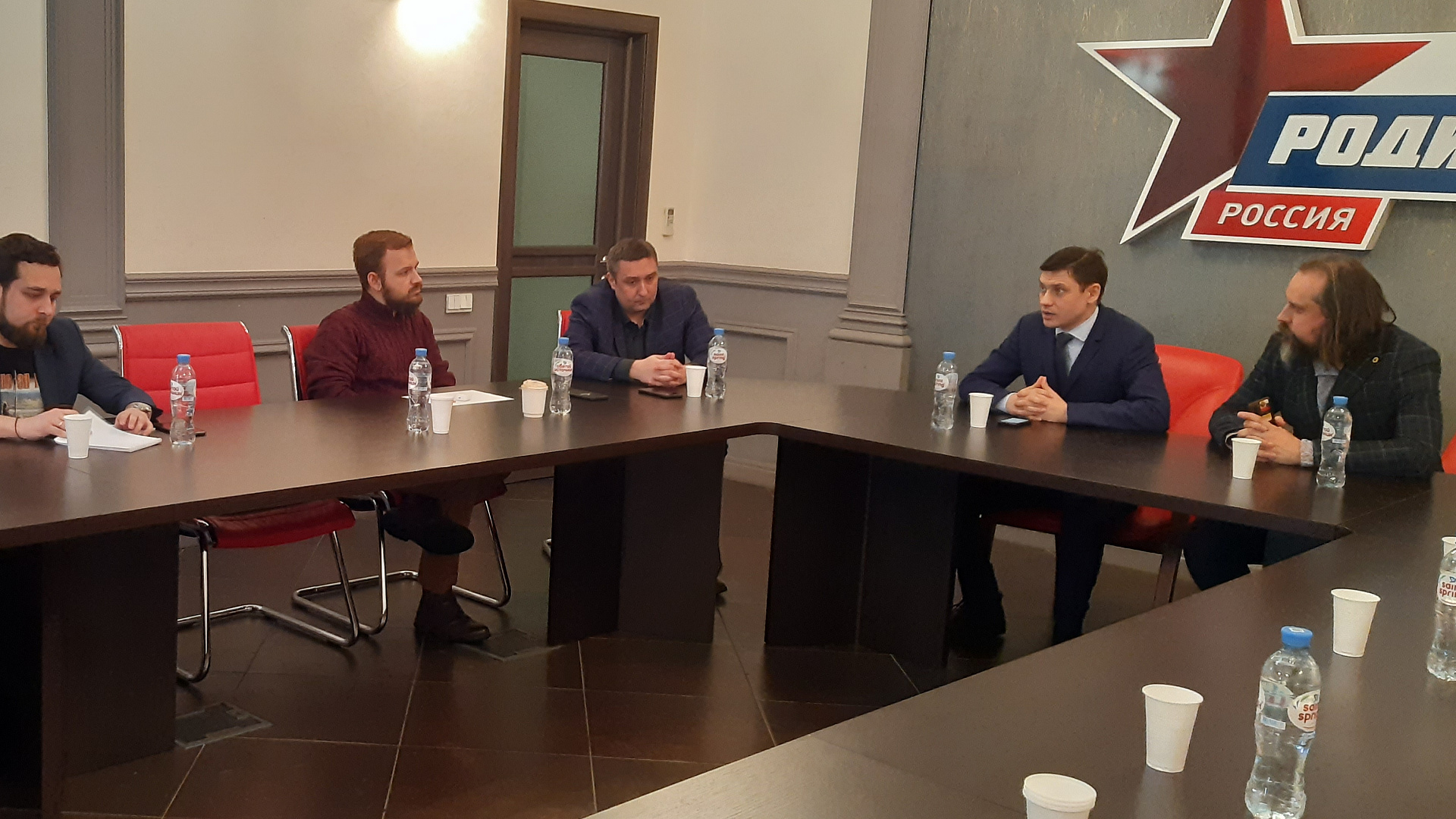 "Тигры Родины" провели круглый стол о психологической борьбе общества в условиях СВО и русофобии Запада
