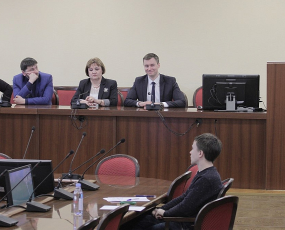 Журавлев уделяет особое внимание "парламентским дебатам" в Воронежской области