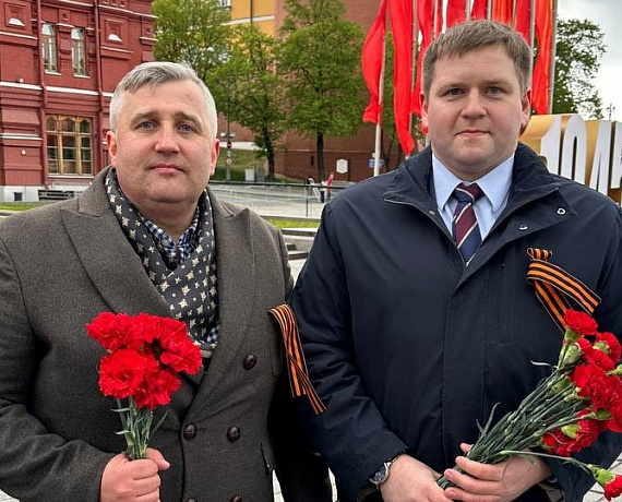 Соратники "РОДИНЫ" возложили венки и цветы к Могиле Неизвестного Солдата