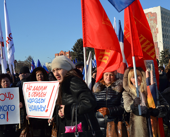 Саратовские родинцы приняли участие в митинге в поддержку Крыма