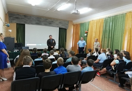 ЯРОСЛАВСКАЯ "РОДИНА" ДАЕТ УРОК МУЖЕСТВА МОЛОДОМУ ПОКОЛЕНИЮ