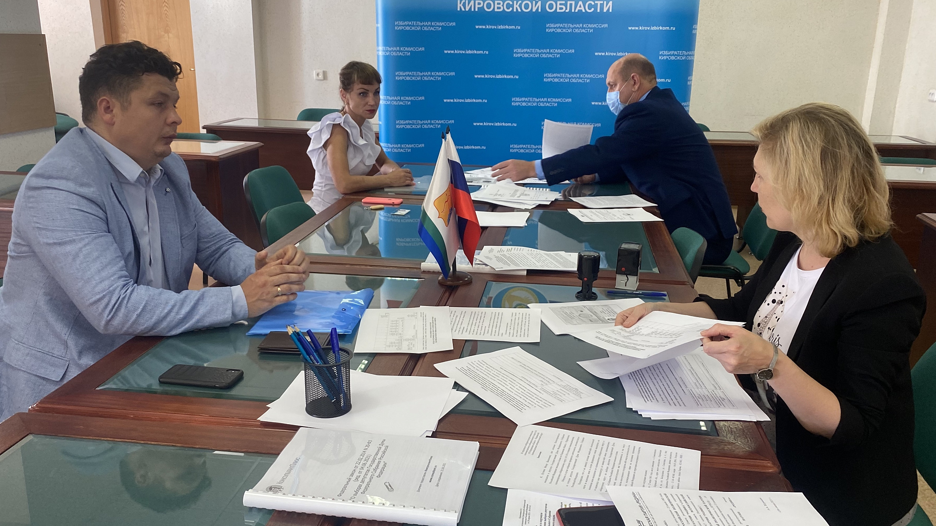 Кандидаты в депутаты Госдумы от кировской "РОДИНЫ" подали документы в облизбирком