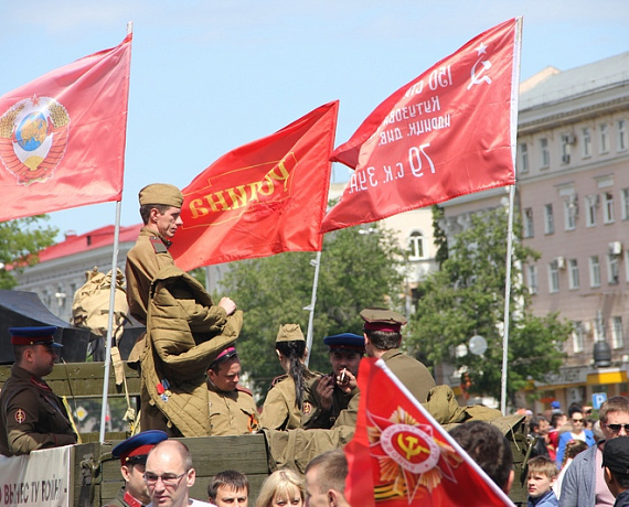Воронежская "РОДИНА" провела автопробег боевой техники