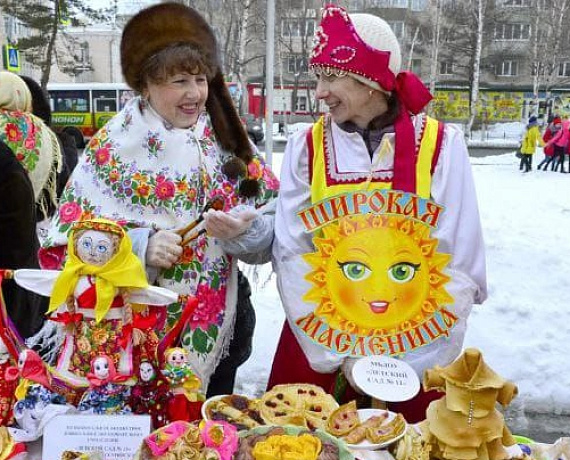 Соратники в Щелково празднуют Масленицу и голосуют на выборах Президента