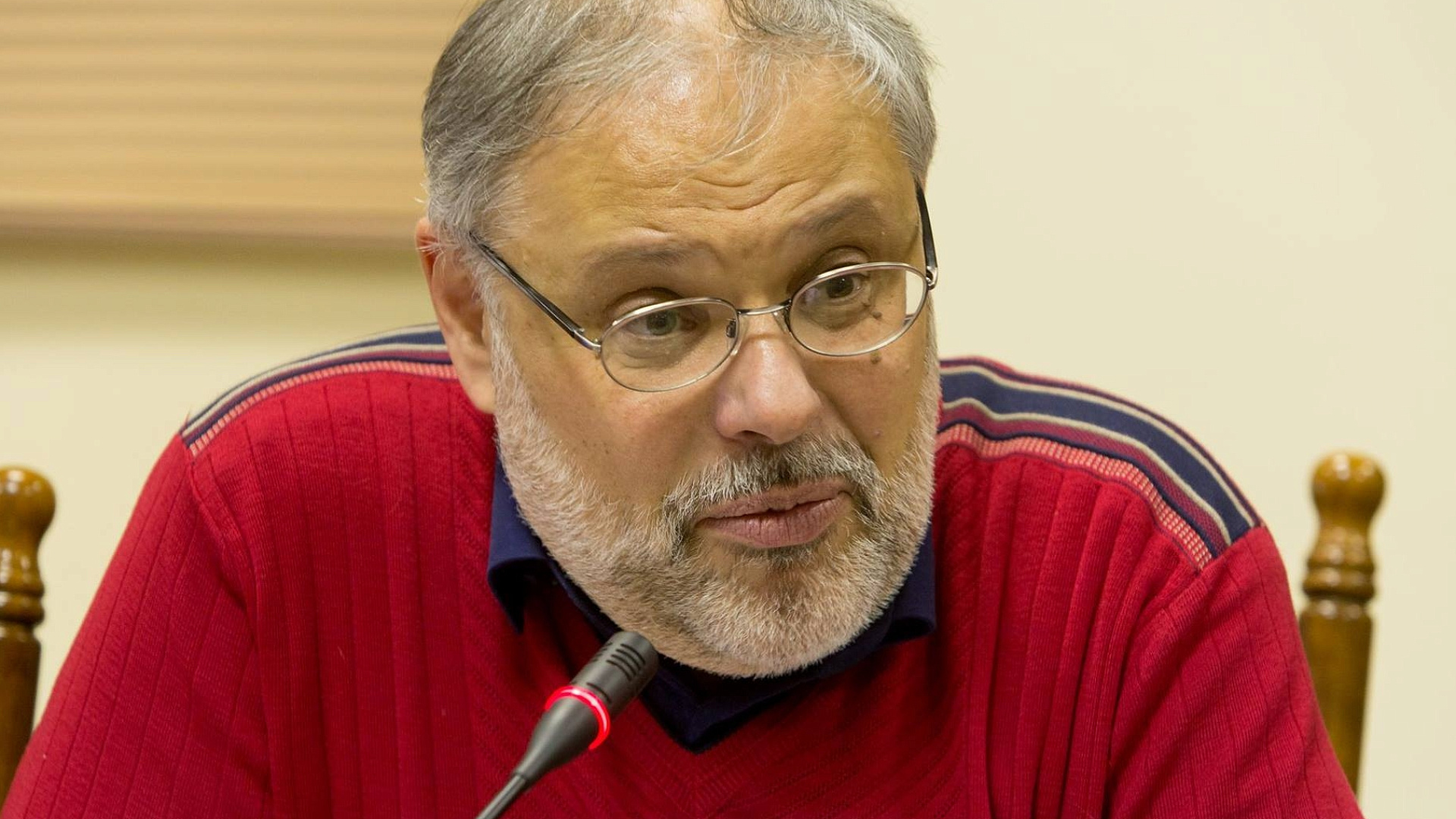 Михаил Хазин: Вероятность, что ЦБ решится провести девальвацию, исключать нельзя
