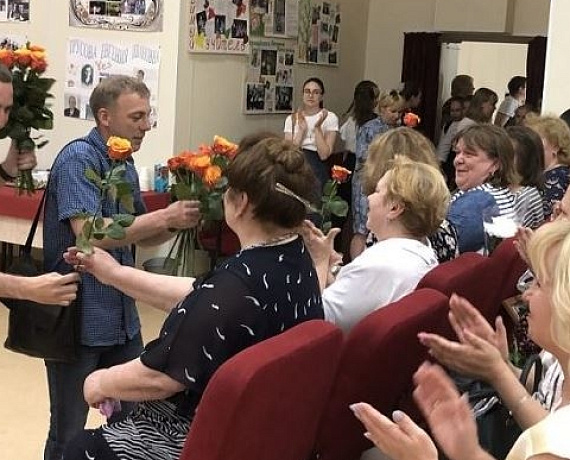 Новосибирские учителя получили благодарственные письма от депутата Вячеслава Илюхина