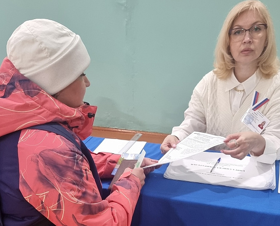 Елена Иванова проголосовала за Президента России