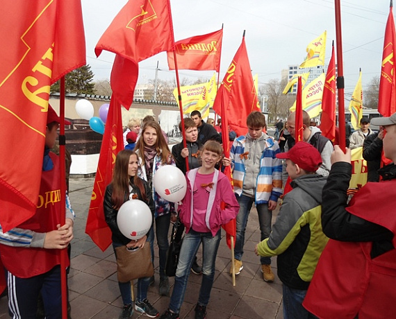 Колонна "РОДИНЫ" прошла по центральной улице Оренбурга