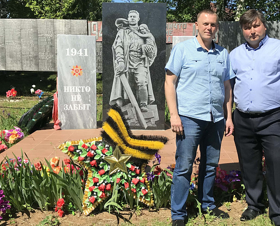 Кировских "родинцев" поблагодарили жители деревни за памятник землякам, погибшим в Великой Отечественной войне