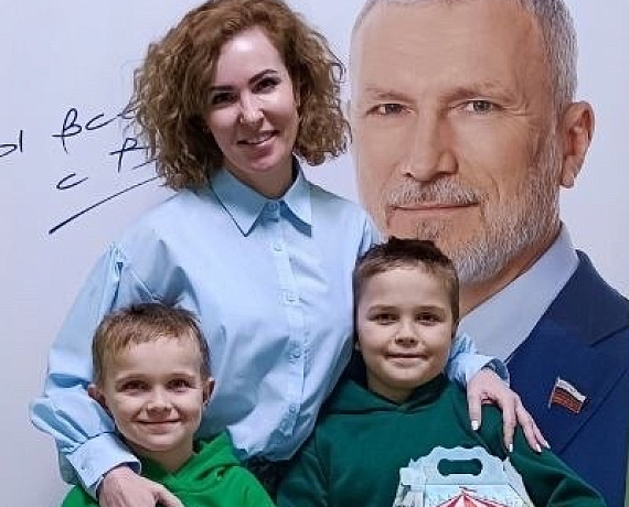 Дети в Тамбове начали получать новогодние подарки от Алексея Журавлева