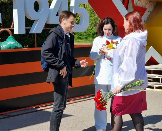 Алексей Журавлев поздравил жителей Тамбовской области с праздником Великой Победы