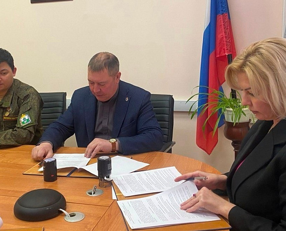 Андрей Ружников подписал соглашение о сотрудничестве между организациями "Щит", "Боевое братство" и уполномоченным по правам человека в НАО