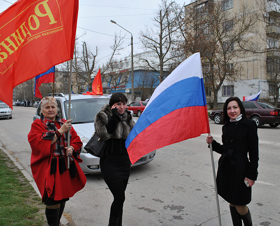 Крымские социал-патриоты провели автопробег
