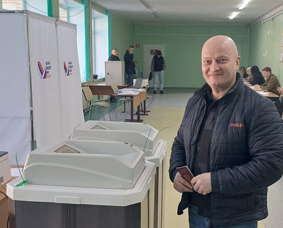 Депутаты и актив Подмосковной "РОДИНЫ" голосуют на выборах Президента
