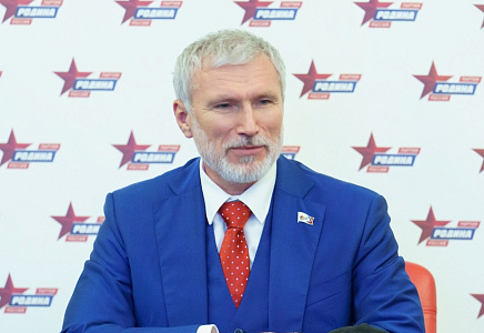 Алексей Журавлев: Байден пытается восстать против ветра