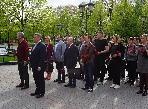 Соратники "РОДИНЫ" возложили цветы к Могиле Неизвестного Солдата, 06.05.2019
