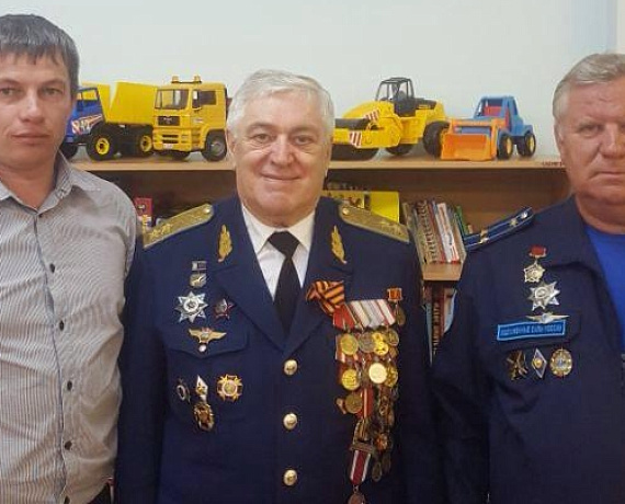 Ярославская "РОДИНА" организовала встречу маленьких пациентов с героями-летчиками