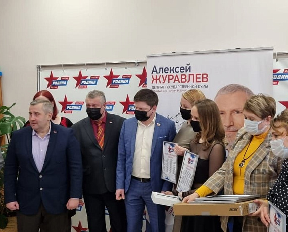 В приемной Алексея Журавлева в Тамбове состоялось награждение победителей конкурса на лучшее сочинение по Достоевскому