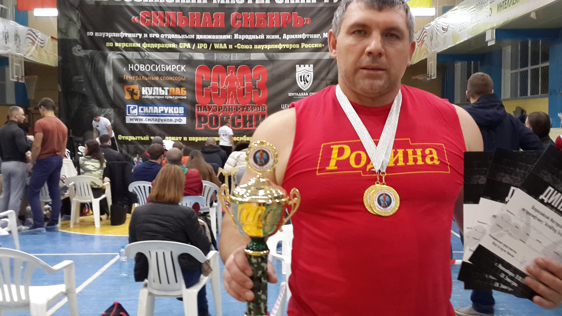 Новомосковская "РОДИНА" продолжает поддерживать тульского самородка-пауэрлифтера